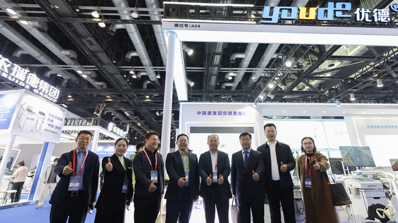 康复医学会领导_副本.jpg 康复医学会领导_副本.jpg